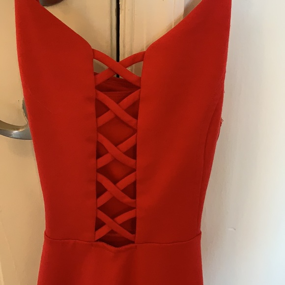 Red crisscross front mini dress - Picture 2 of 3